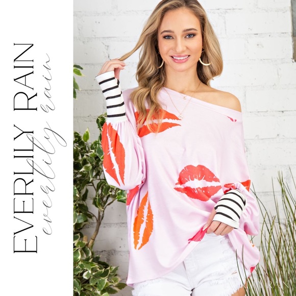 Super Cute Lip Print Top with Thumbholes - Picture 2 of 11